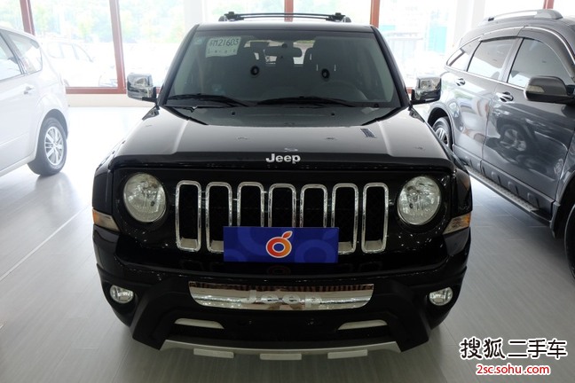 Jeep自由客2013款2.4L 炫黑运动版