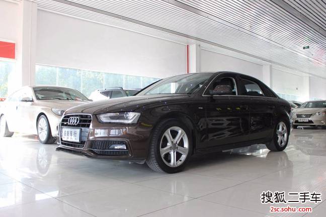 奥迪A4L2015款45 TFSI quattro个性运动型