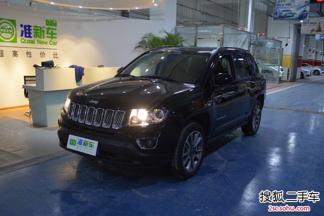 Jeep指南者2014款2.4L 四驱豪华导航版