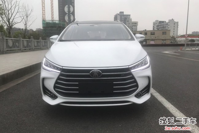 比亚迪宋MAX2018款1.5T 自动智联尊享型7座