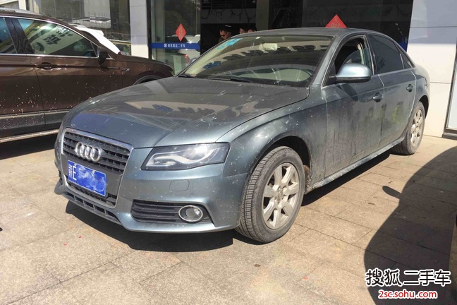 奥迪A4L2012款2.0TFSI 技术型