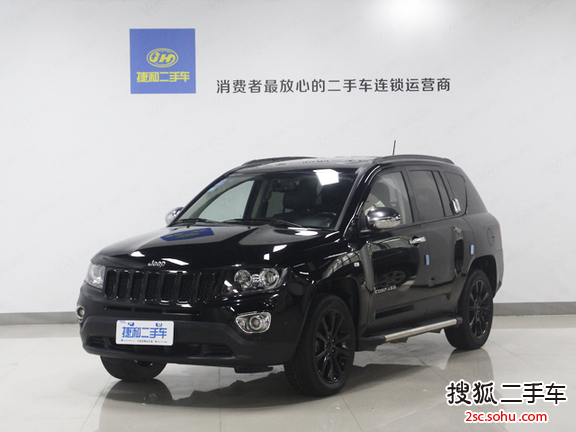 Jeep指南者2013款2.4L 四驱炫黑导航版