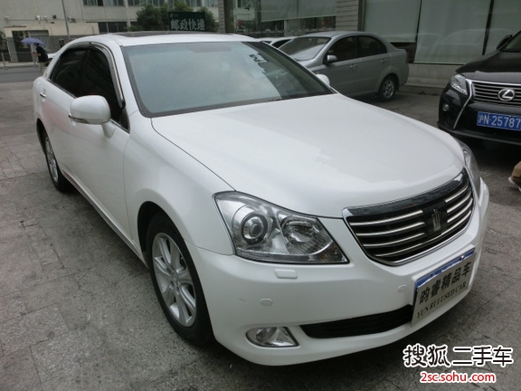 丰田皇冠2010款V6 3.0L Royal Saloon VIP 