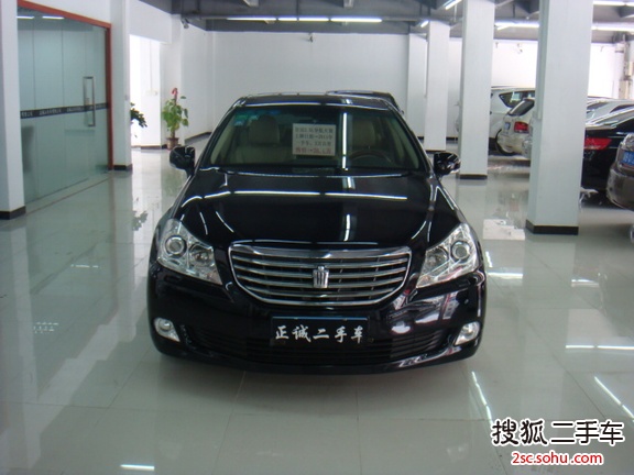 丰田皇冠2012款2.5L Royal Saloon尊贵版 