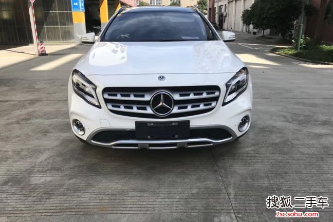 奔驰GLA级2017款GLA 220 4MATIC 豪华型