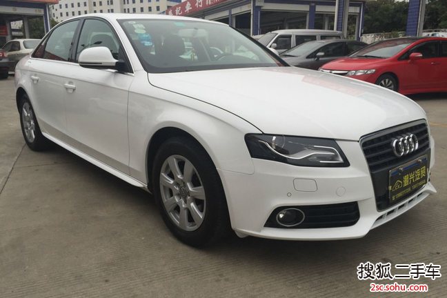 奥迪A4L2012款2.0TFSI 标准型