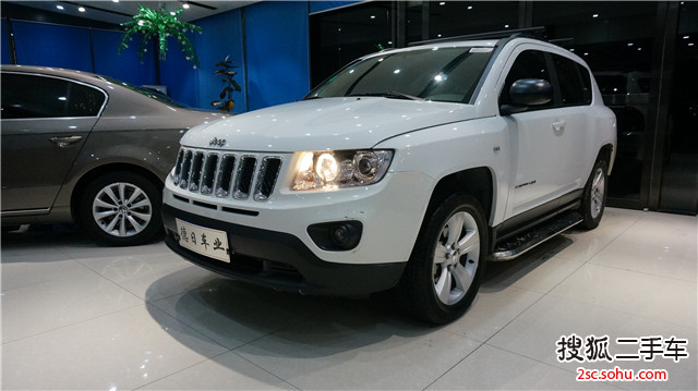 Jeep指南者2013款2.0L 两驱运动版