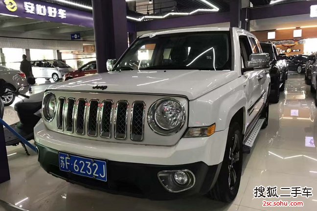 Jeep自由客2014款2.4L 蛇形珍藏版