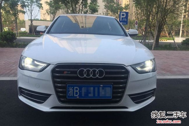 奥迪A4L2013款30 TFSI 自动舒适型