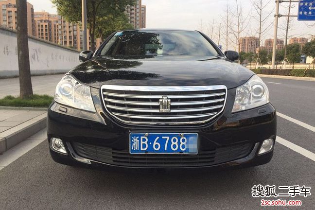 丰田皇冠2010款2.5L Royal 真皮版 