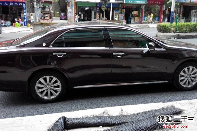 丰田皇冠2012款V6 2.5 Royal Saloon