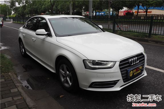 奥迪A4L2013款30 TFSI 自动舒适型