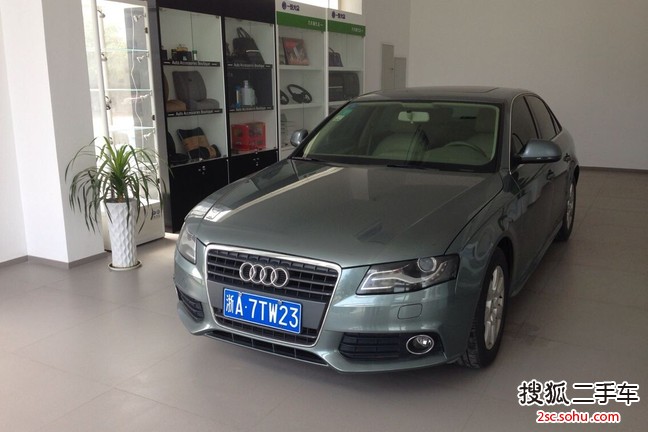 奥迪A4L2010款2.0TFSI 标准型