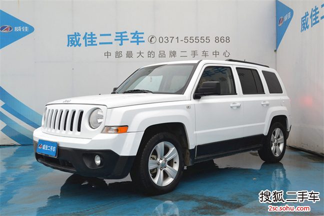 Jeep自由客2013款2.4L 炫黑运动版