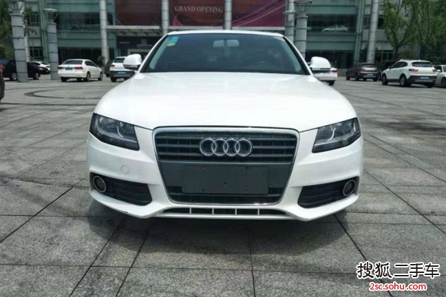 奥迪A4L2012款2.0TFSI 标准型