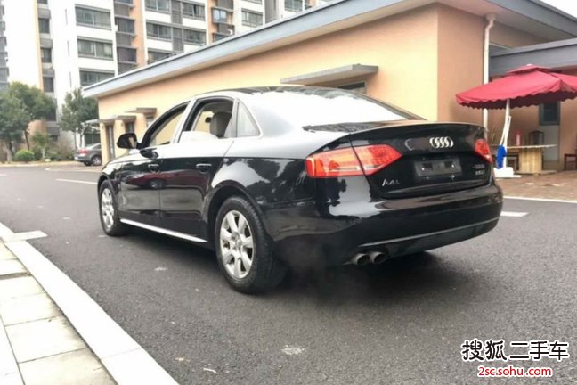 奥迪A4L2010款2.0TFSI 标准型