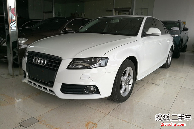 奥迪A4L2012款2.0TFSI 标准型