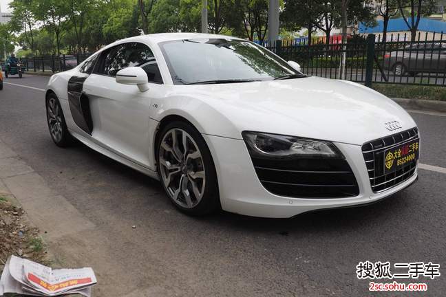 奥迪R82010款5.2FSI quattro