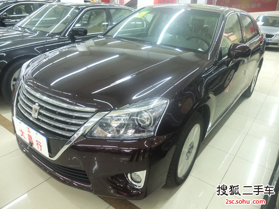 丰田皇冠2012款V6 2.5 Royal 导航版