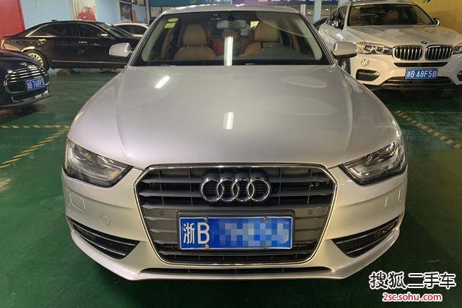 奥迪A4L2015款35 TFSI 自动舒适型