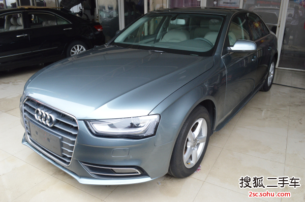 奥迪A4L2013款35 TFSI(2.0T)自动标准型