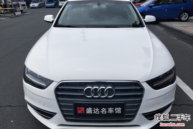 奥迪A4L2013款30 TFSI 自动舒适型