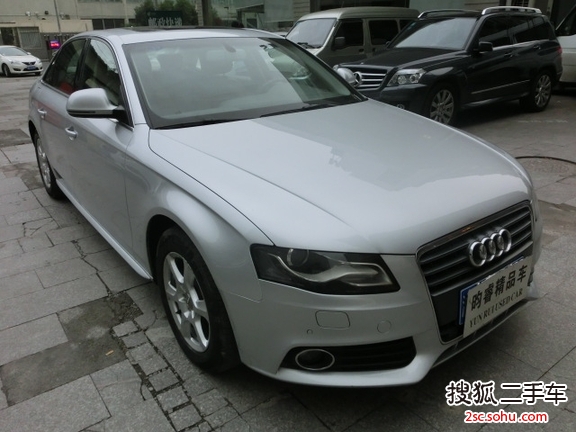 奥迪A4L2010款2.0TFSI 运动型