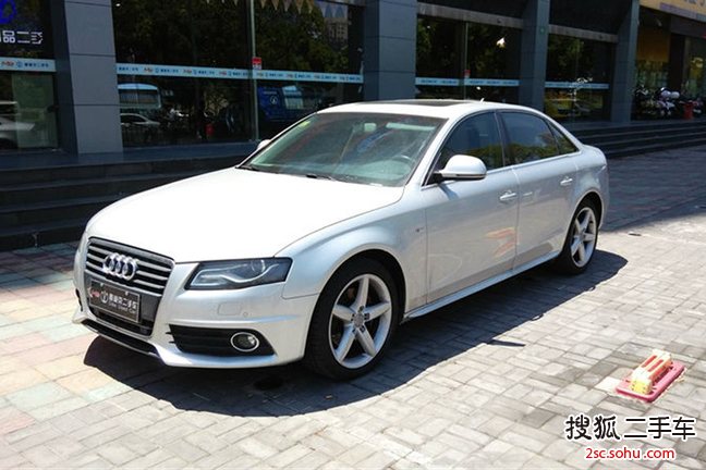 奥迪A4L2010款2.0TFSI 运动型