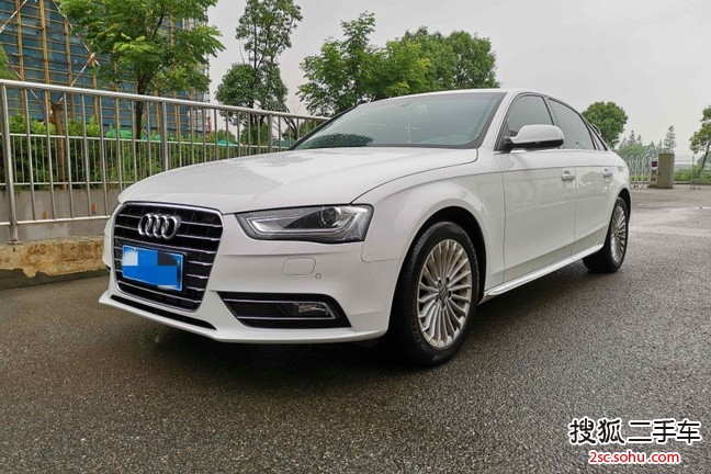 奥迪A4L2016款35 TFSI 典藏版 自动标准型