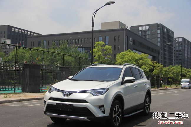 丰田RAV42016款荣放 2.0L CVT四驱新锐版