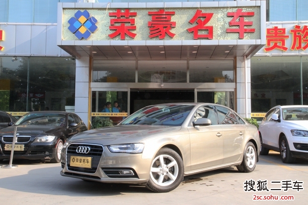 奥迪A4L2013款35 TFSI(2.0T)自动舒适型