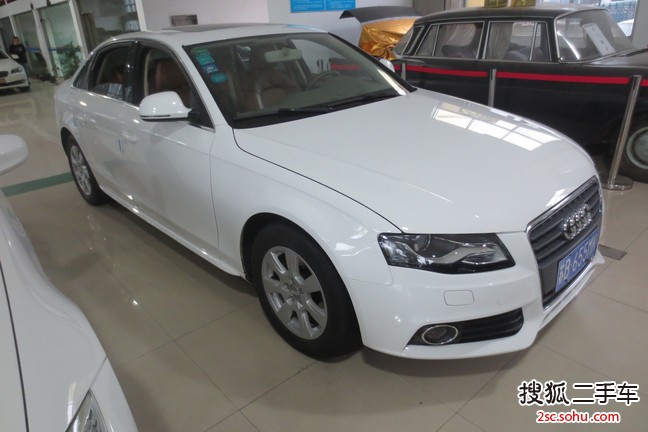 奥迪A4L2010款2.0TFSI 标准型