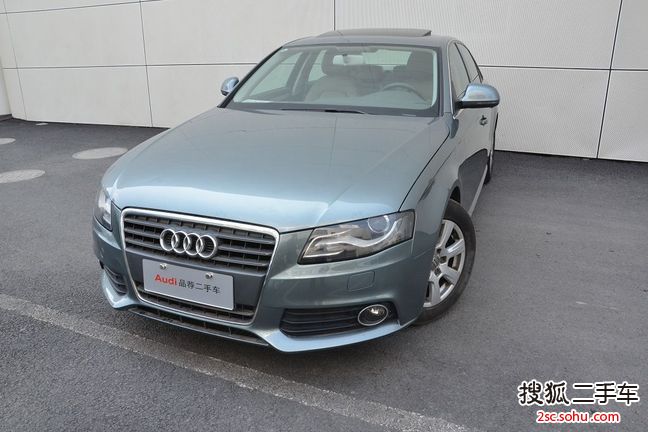 奥迪A4L2011款2.0TFSI 标准型