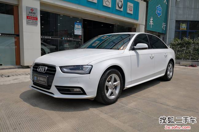 奥迪A4L2015款35 TFSI 自动标准型