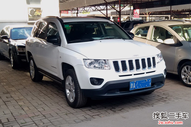 Jeep指南者2013款2.4L 四驱运动版