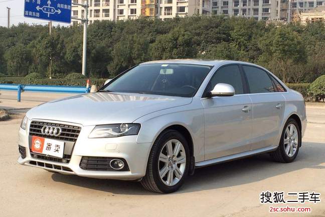 奥迪A4L2011款2.0TFSI 标准型