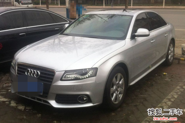 奥迪A4L2012款2.0TFSI 标准型