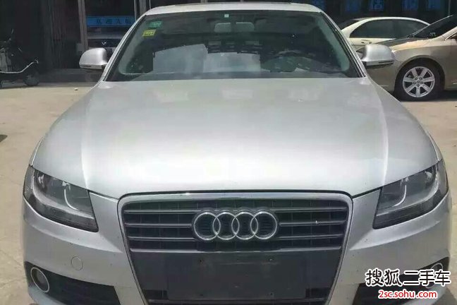 奥迪A4L2010款2.0TFSI 标准型