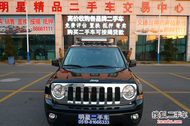 Jeep自由客2014款2.4L 豪华导航版