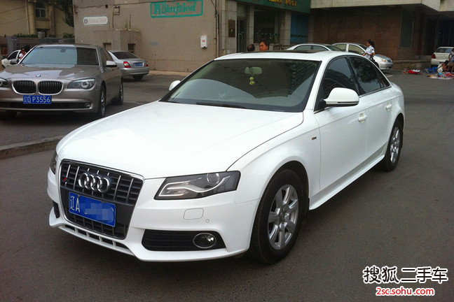 奥迪A4L2012款2.0TFSI 标准型