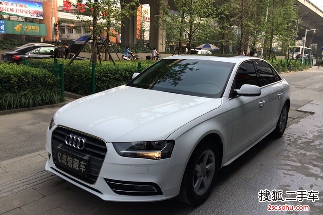 奥迪A4L2015款30 TFSI 自动舒适型