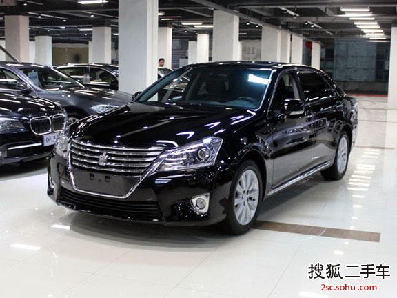 丰田皇冠2012款V6 2.5 Royal 导航版