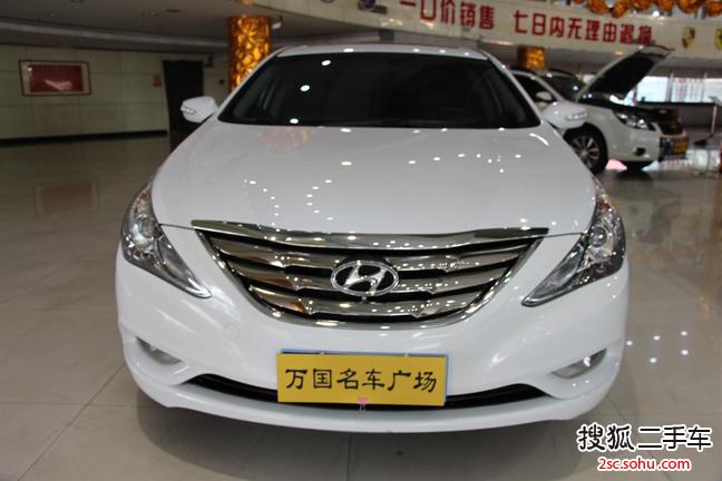 现代索纳塔八2011款2.0L 自动尊贵版