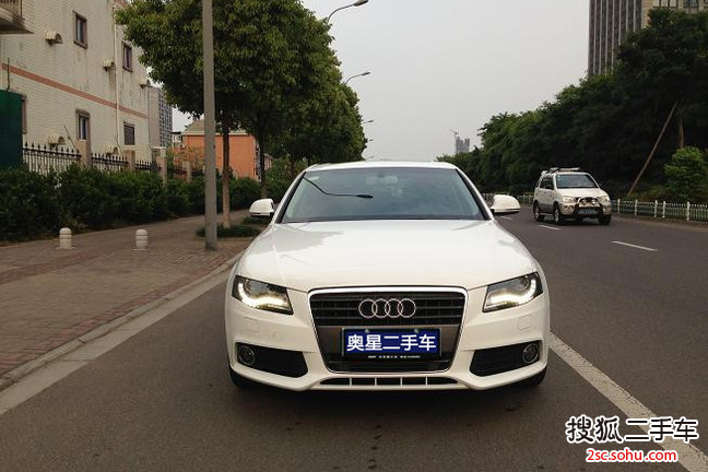 奥迪A4L2012款2.0TFSI 豪华型