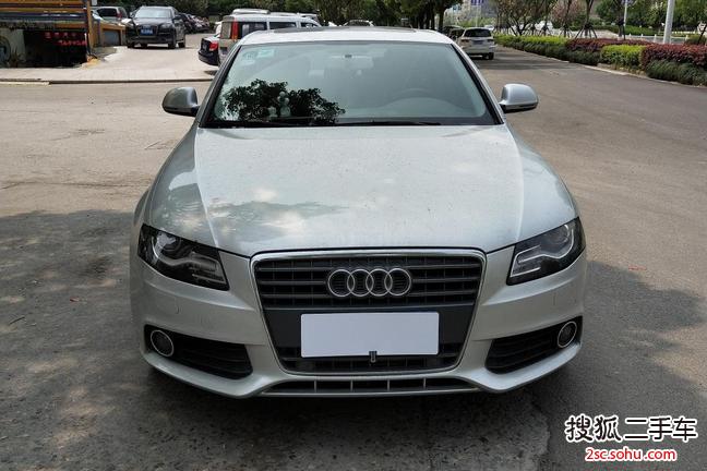 奥迪A4L2012款2.0TFSI 标准型