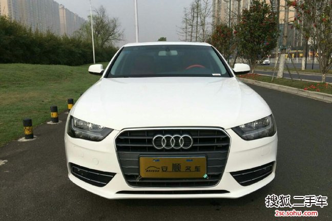 奥迪A4L2015款30 TFSI 自动舒适型