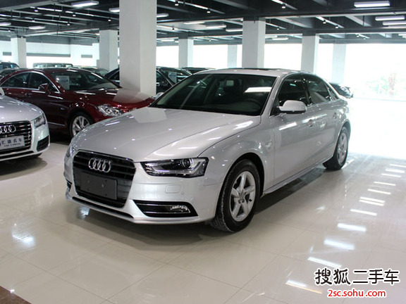 奥迪A4L2013款35 TFSI(2.0T)自动舒适型