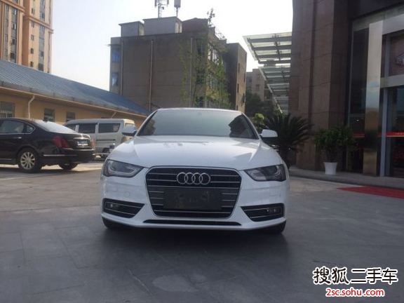 奥迪A4L2013款35 TFSI 自动标准型