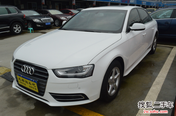 奥迪A4L2013款35 TFSI(2.0T)自动标准型