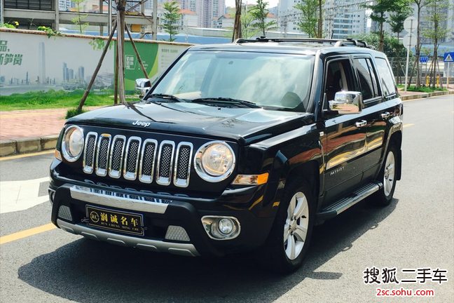 Jeep自由客2014款2.4L 豪华导航版